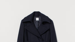 Dámsky vlnený kabát z preémiovej kolekcie H&M. Predáva sa za 199 eur.