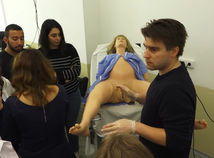 MUDr.  Gábor, Simulation Institute of the Faculty of Medicine, Royaume-Uni, simulateur, mannequin, accouchement