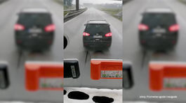 Pomsta na diaľnici. Osobné auto vybrzďovalo, kamióny sa mstili