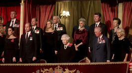 Členovia britskej kráľovskej rodiny spoločne s politickými predstaviteľmi sa zišli na oslavách Pamätného dňa (Rememberance Day), ktorým sa pripomína koniec 1. svetovej vojny. 