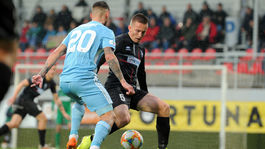 Slovan nezastavil ViOn ani hustý dážď. Navýšil náskok na čele