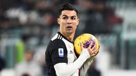 Ronaldo s hnevom predčasne opustil štadión. Sarri: Nie je v najlepšej forme 