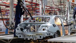 V Stuttgarte sa trasie zem. Mercedes-Benz prepustí možno až 15 000 ľudí!