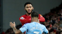 Sterlinga vyhodili z reprezentácie. Spoluhráča zdrapil pod krk