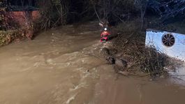 Rozvodnená rieka v Revúcej so sebou strhla tri ženy, jednu našla polícia mŕtvu
