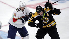 Chárov gól na 4:0 Bostonu nestačil. Tatar zaváhal, potom prispel k obratu