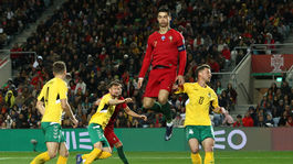 Česko dramaticky postúpilo na šampionát. Hetriky Kana a Ronalda 