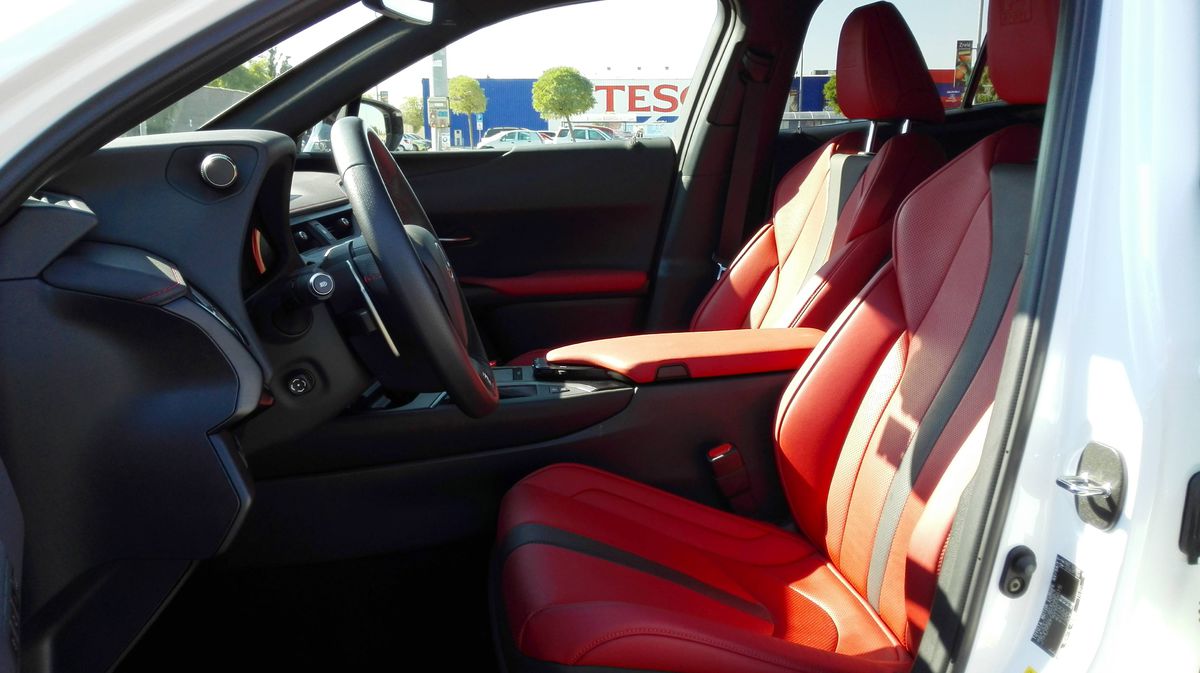 V najvyššej výbave F Sport Top sú predné...