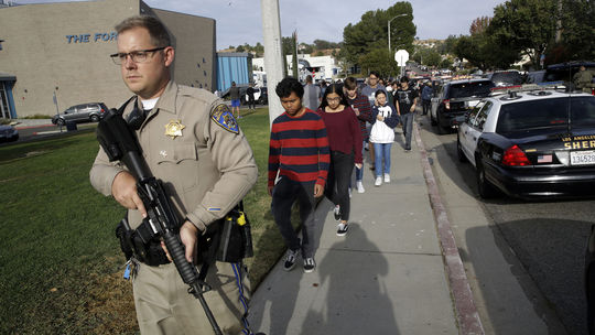 Po streľbe na škole v Kalifornii zadržali podozrivého študenta