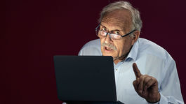 Na čo si majú seniori dávať pozor na internete?