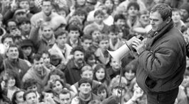 November nemôže za to, ako sa máme, ale 14 doterajších vlád