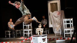 Divadlá dnes večer nezhasínajú