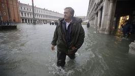 Voda v Benátkach opäť stúpa