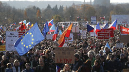  Na proteste proti premiérovi Babišovi v Prahe sa zišlo 200 000 ľudí