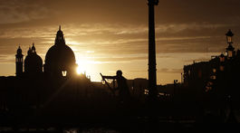 Voda v Benátkach má ustúpiť, iné časti krajiny čaká zlé počasie