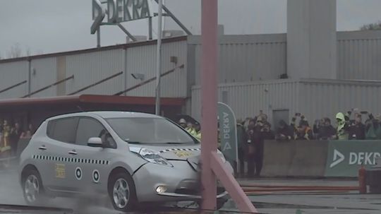 Dekra - crashtesty elektromobilov