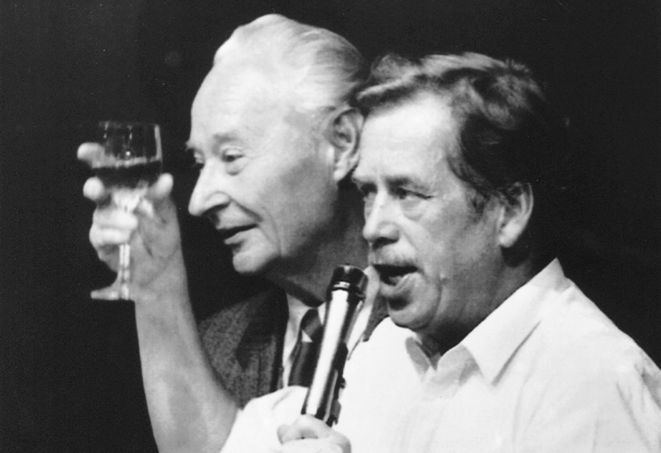 Václav Havel a Alexander Dubček. Havel v roku...