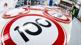 Paradox: Holandskí policajti kritizujú zníženie rýchlosti na diaľniciach!