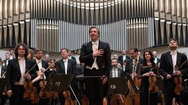 Slovenská filharmónia otvorí 72. sezónu on-line s novým šéfdirigentom D. Raiskinom