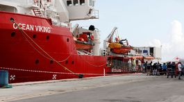 Loď Ocean Viking vyzdvihla v Stredozemnom mori 94 migrantov