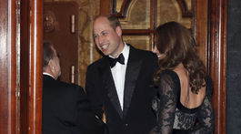 Princ William a jeho manželka Kate, vojvodkyňa z Cambridge prichádzajú na kultúrny večer Royal Variety Performance.