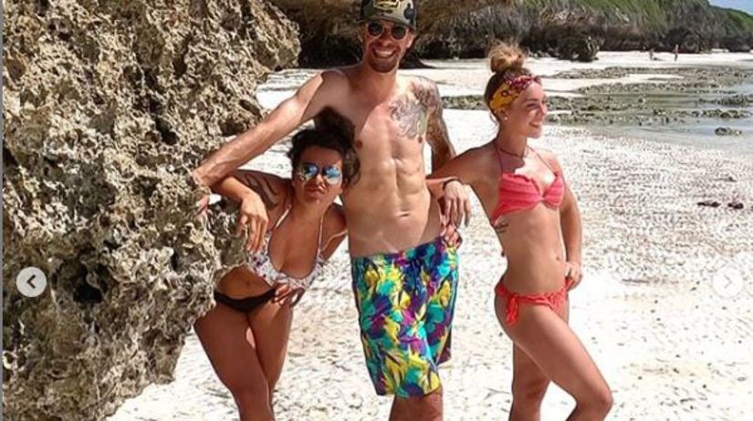 Letizia Paternoster (vpravo) na dovolenke s...