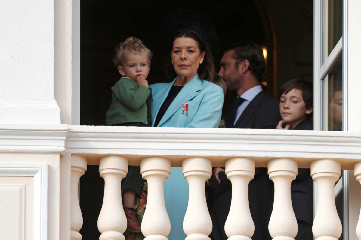 Princezná Caroline so svojím vnukom počas osláv...
