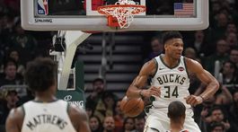 Antetokounmpo potiahol Milwaukee k šiestemu triumfu v rade