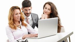 Ženy si zlučujú pôžičky do jednej častejšie ako muži