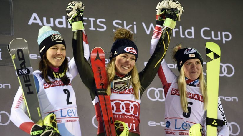Víťazka slalomu v Levi Mikaela Shiffrinová (v...