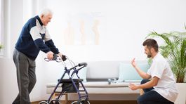 O príspevok na opatrovanie môže žiadať aj príbuzný