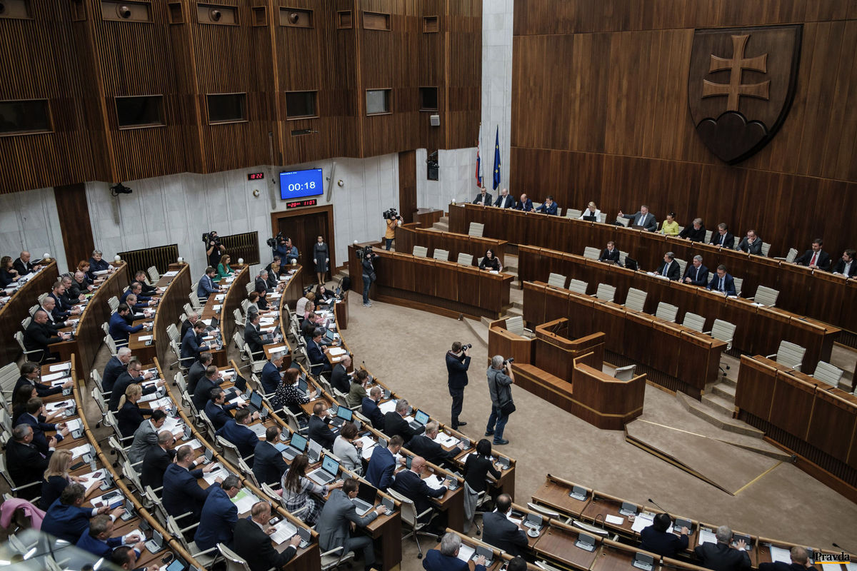 Nejasnosti okolo testovania poslancov otvárajú...