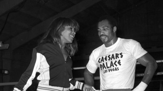 Rok  1977: Tina Turner spolu s boxerom Kenom...