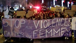 Deň boja proti násiliu voči ženám sprevádzali desaťtisícové demonštrácie