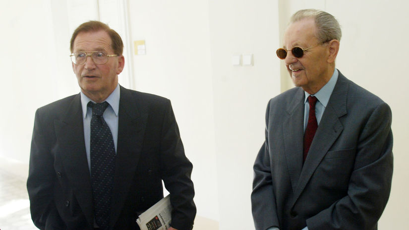 Lubomír Štrougal (vľavo) a Miloš Jakeš v roku...