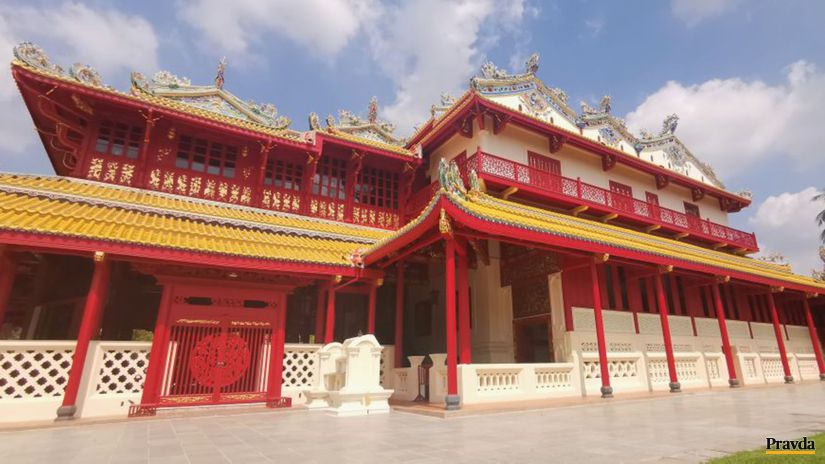 Súčasťou komplexu letného paláca Bang Pa-In je...