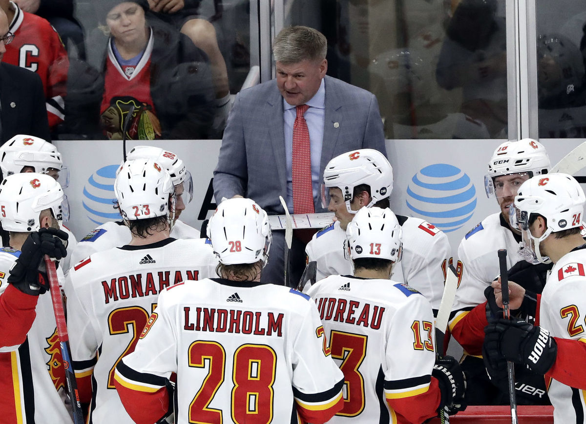 Bill Peters v debate so svojimi zverencami z...