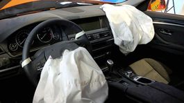 BMW už začalo s výkupom starých áut s nebezpečnými airbagmi. Čo Európa?