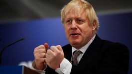 Johnson by podľa prieskumu získal vo voľbách pohodlnú väčšinu v parlamente