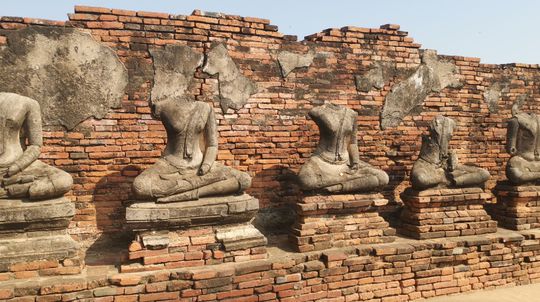 Záber na časť monumentu Wat Chai Watthanaram v...