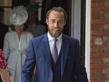 To je ale fešák: Brat princeznej Kate...