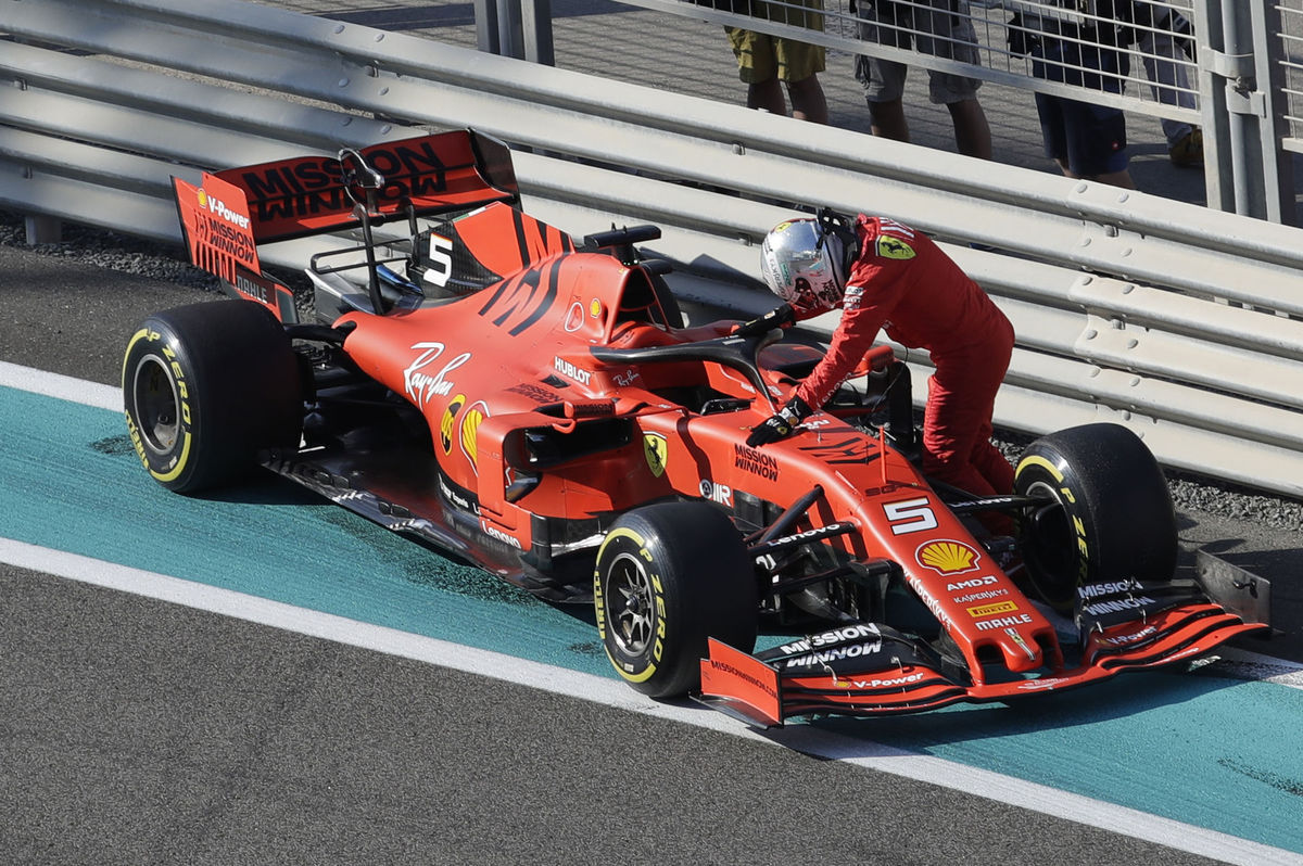 Sebastian Vettel pri monoposte Ferrari. Rozlúči...