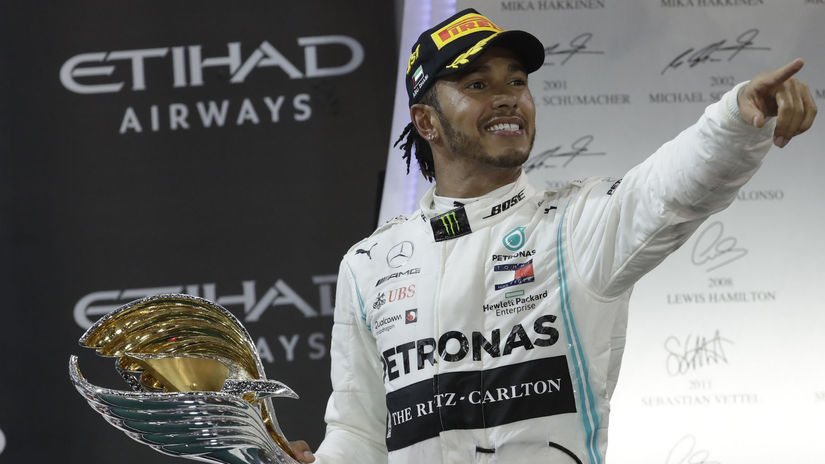 Majster sveta F1 v sezóne 2019 Brit Lewis...