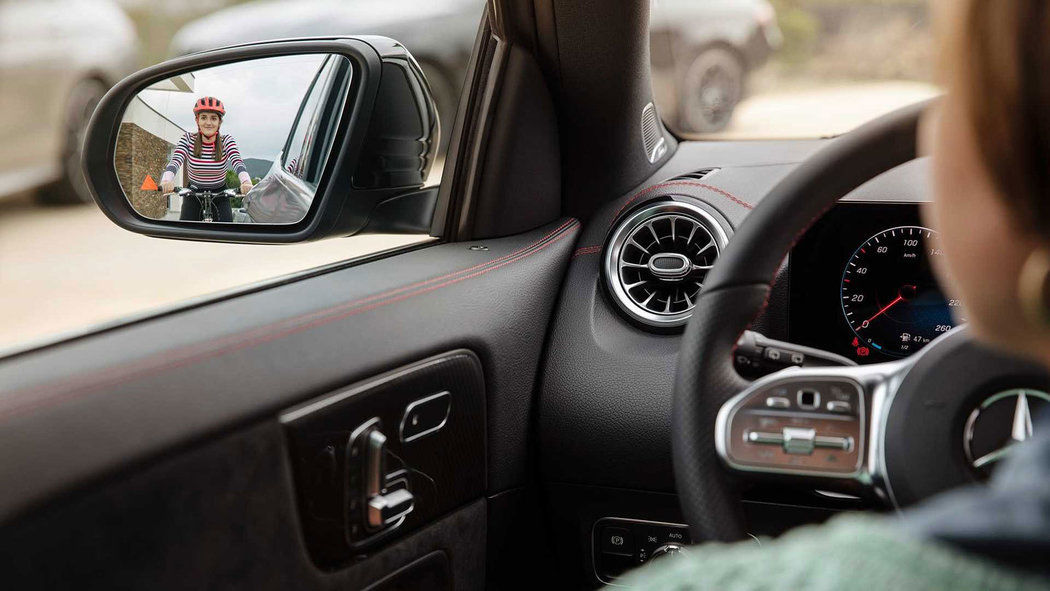 Prvá snímka interiéru odhaľuje, že GLA si...