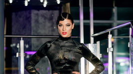 Modelka vo večernej kreácii z kolekcie Miklosko Fashion Design Jeseň/Zima 2019/2020.