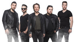 Peter Cmorik oslavuje advent vianočnou piesňou