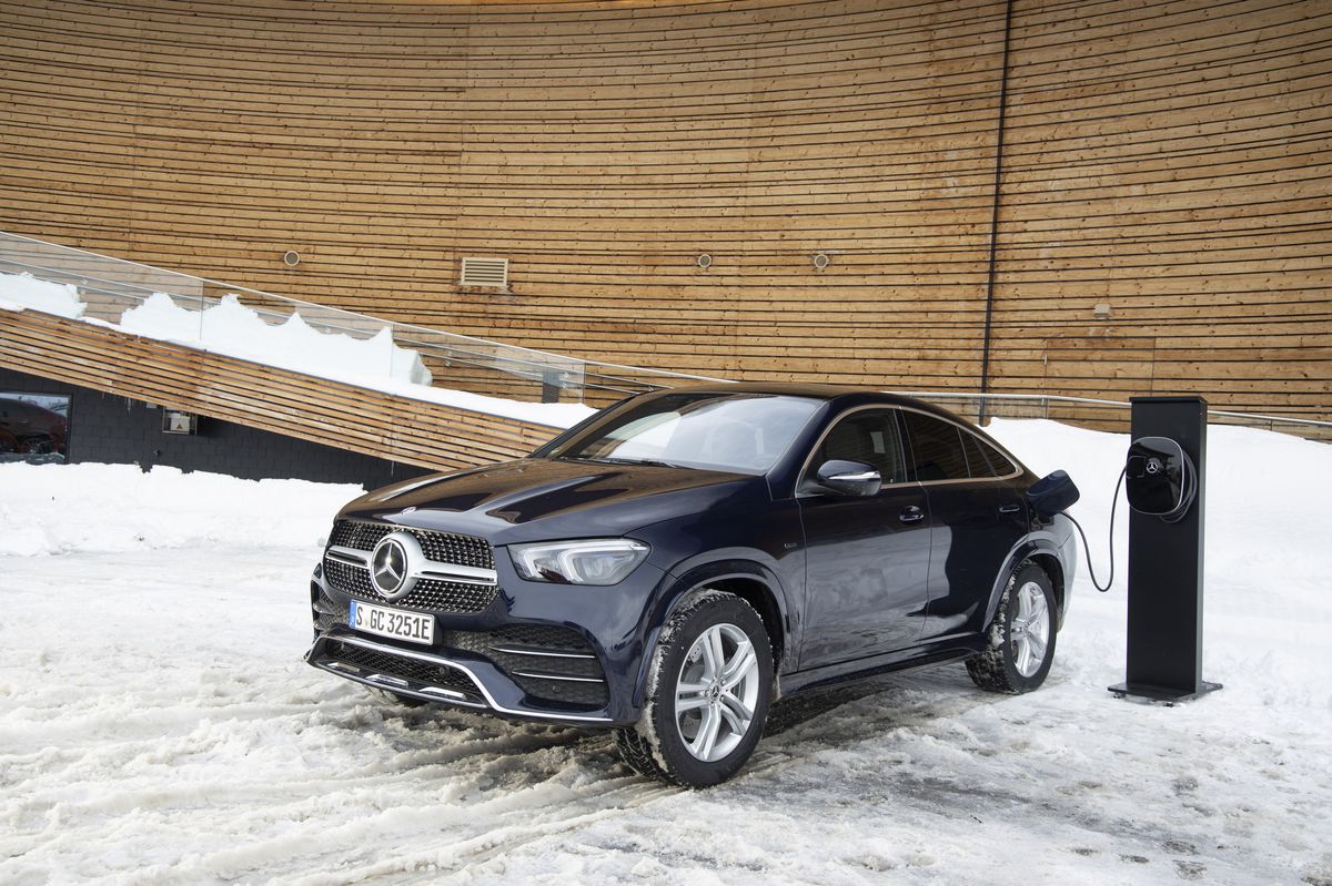 V prípade hybridu Mercedes sľubuje elektrický...