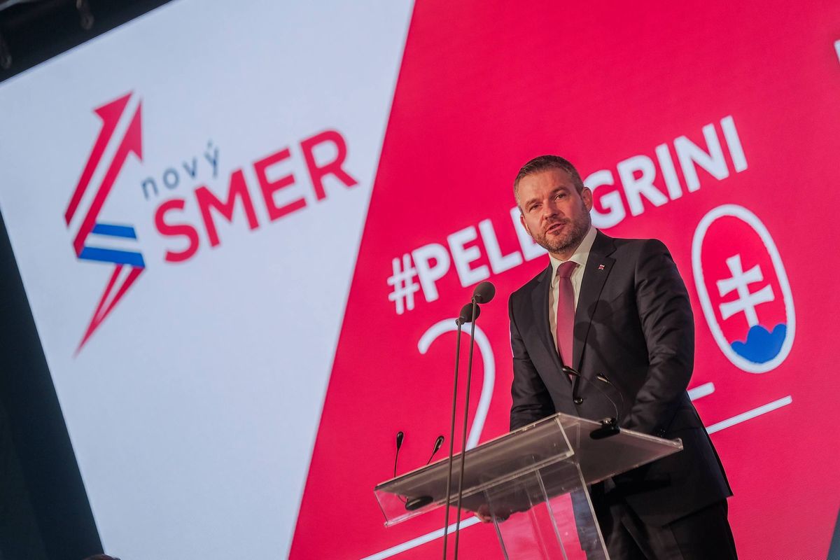 Predseda vlády a podpredseda strany Smer Peter...
