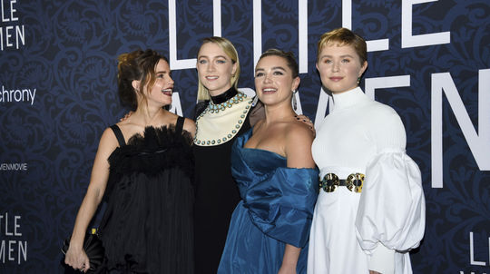 Zľava: Herečky Emma Watson, Saoirse Ronan,...