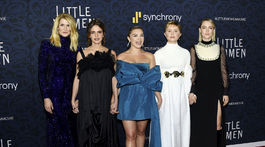 Zľava: Herečky Laura Dern, Emma Watson, Florence Pugh, Eliza Scanlen a Saoirse Ronan spoločne na premiére filmu Malé ženy. 